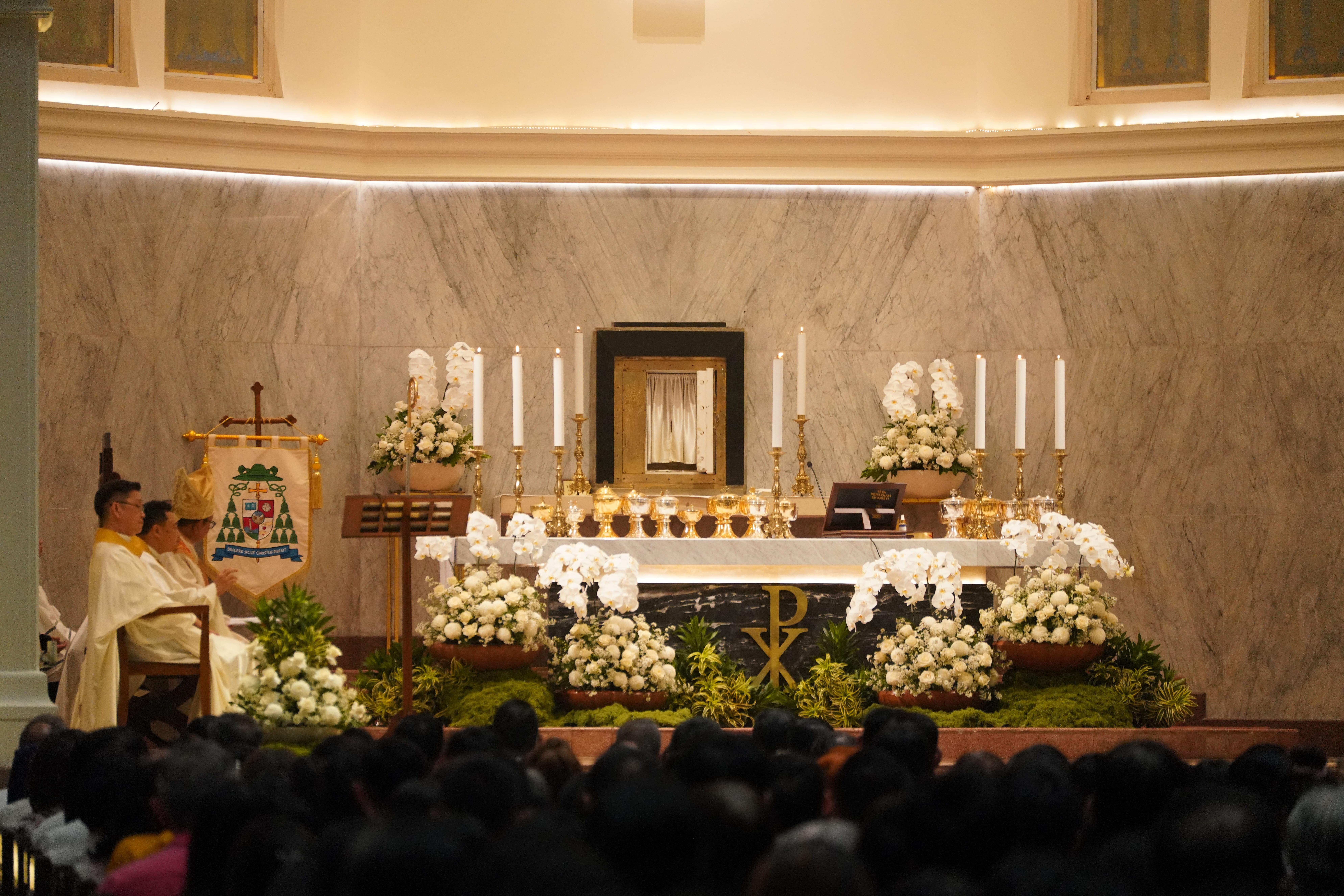 Misa Kamis Putih: Mengenang Perjamuan Kudus dalam Keheningan Iman