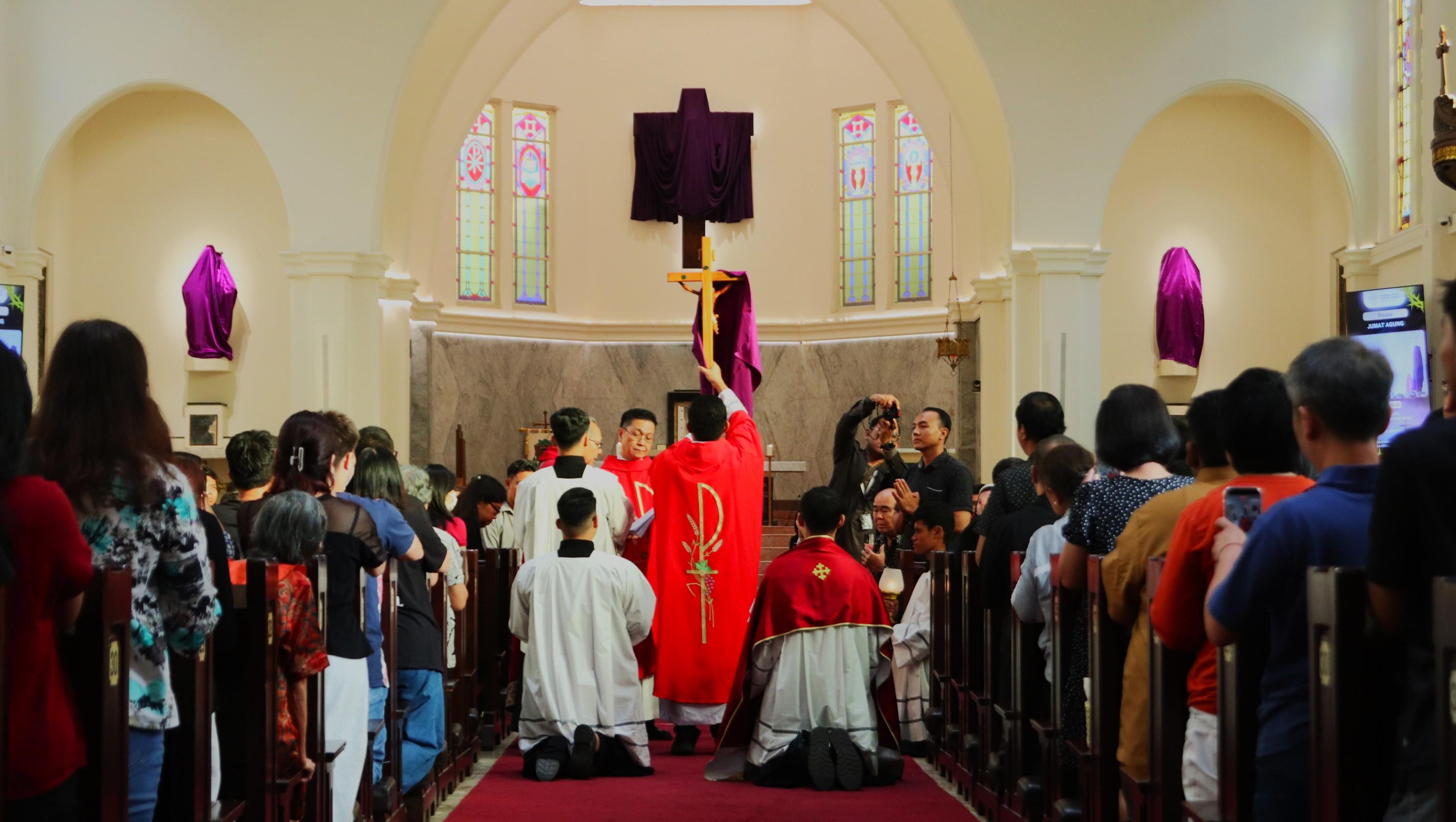 Jumat Agung : Merenungkan Kasih Kristus Melalui Pengorbanan di Kayu Salib