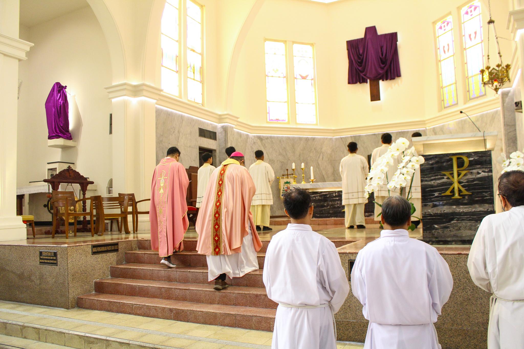 15 Maret 2026 - Minggu Prapaskah IV