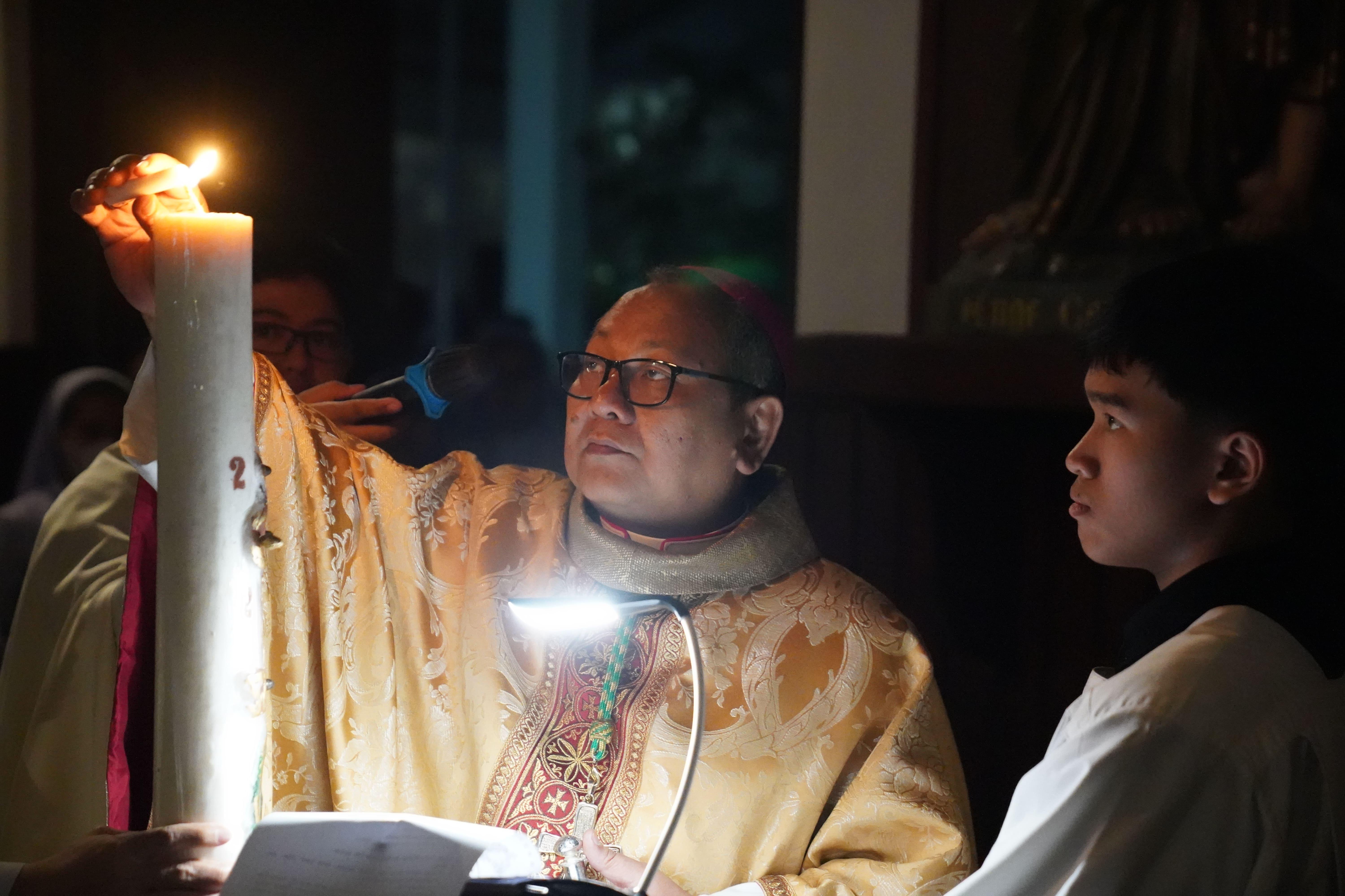 Vigili Paskah : Berjalan Bersama Tuhan, Melewati Kegelapan Menuju Terang